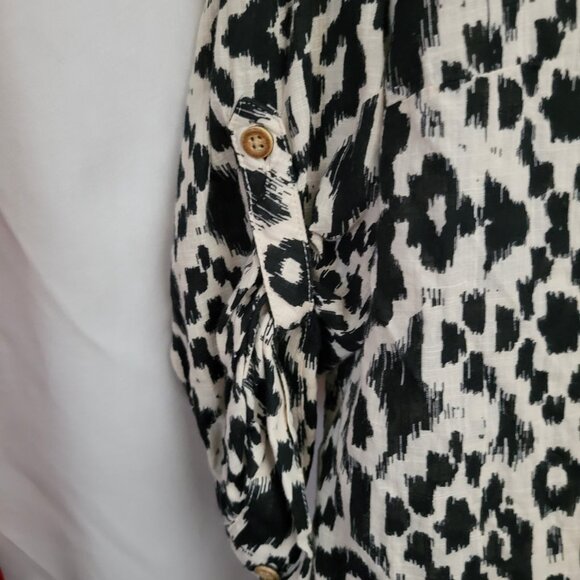 Croft & Barrow Blouse Large Button Down Aztec Black Gray Roll Tab Pocket EUC - Picture 5 of 12